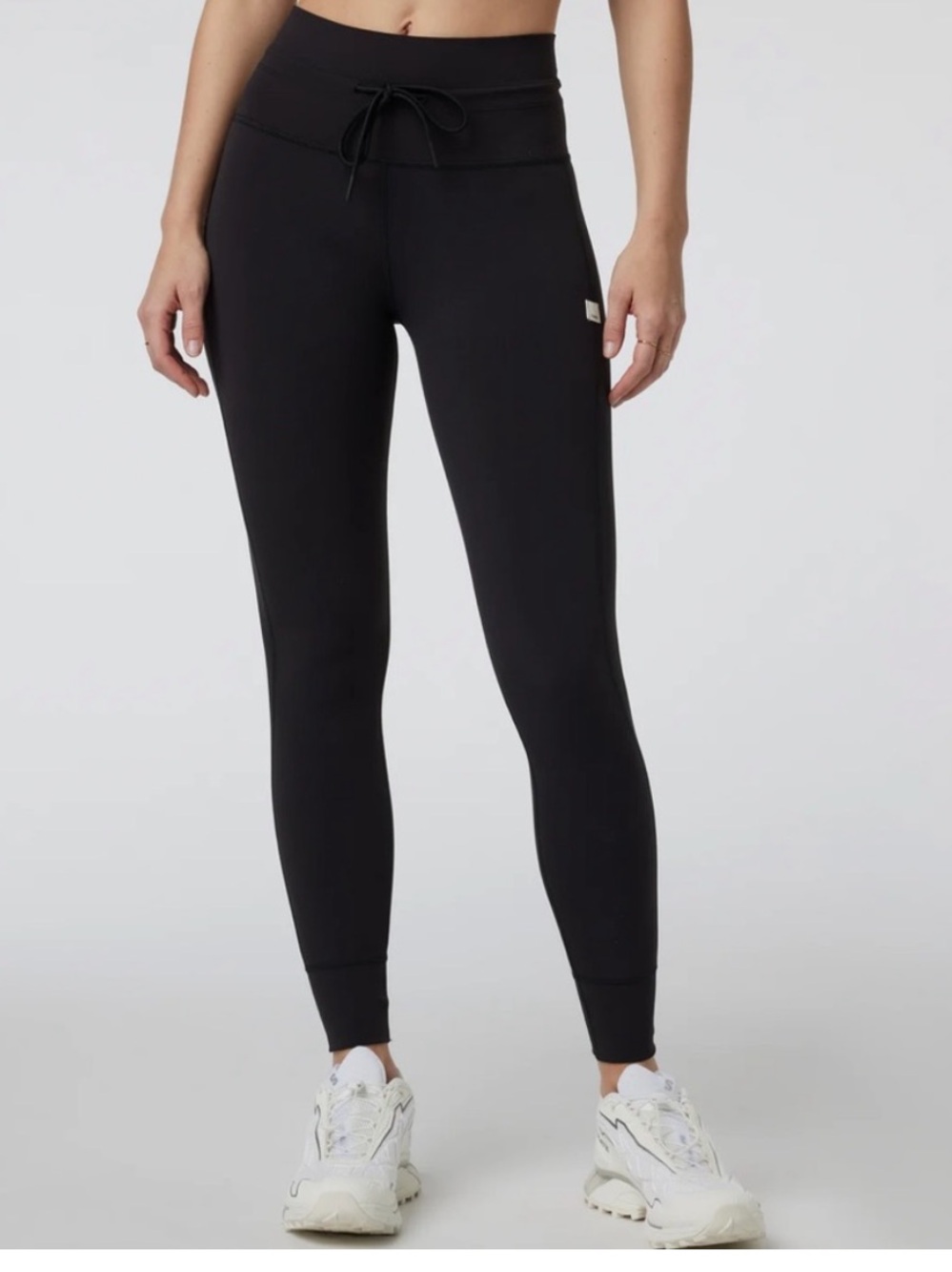 Vuori Women’s Black Daily Pocket Legging Medium